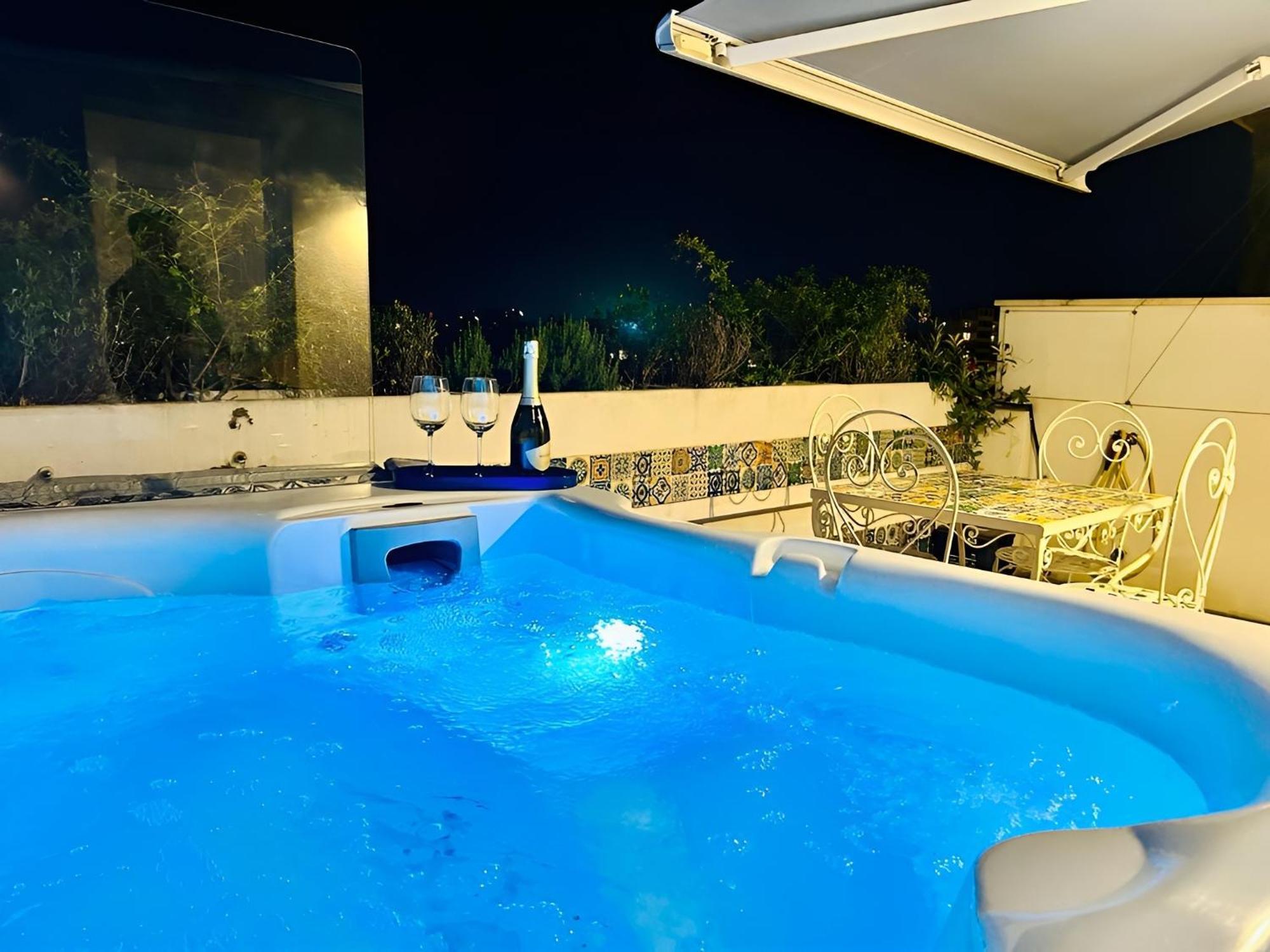 "Bea'S Terrace" - Private Jacuzzi And Panoramic Rooftop In The City Centre Cagliari Exterior foto